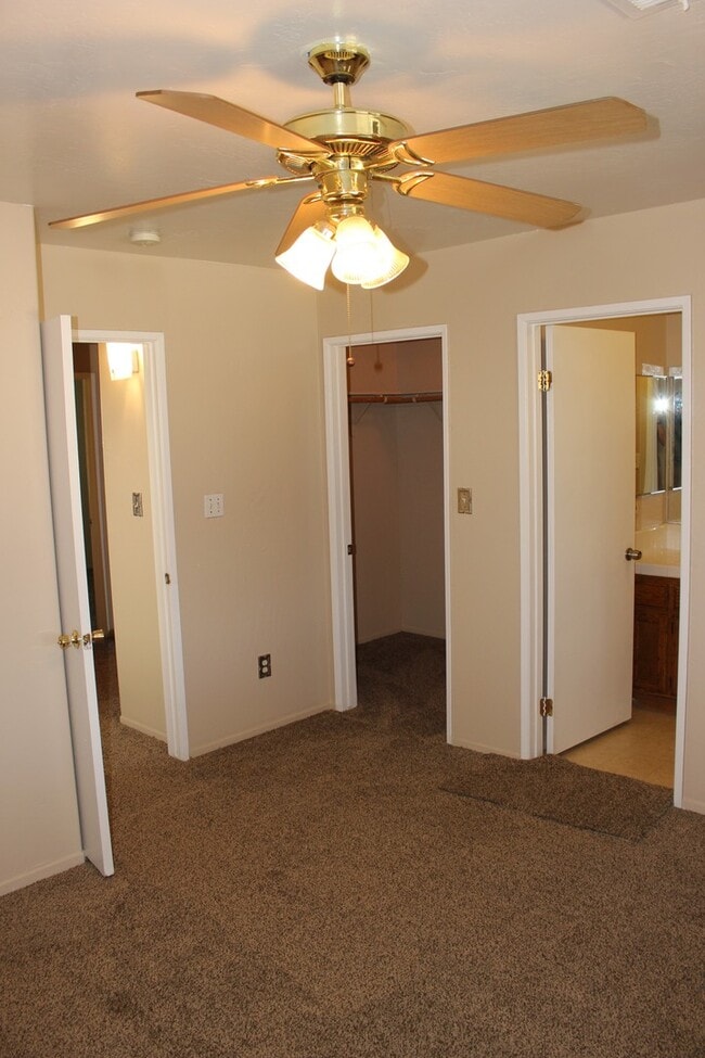 Building Photo - 1327 Clipper Hills Dr
