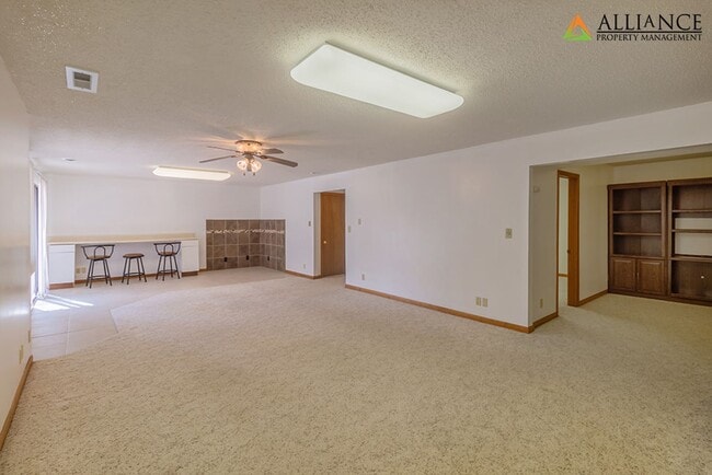 Building Photo - Amazing, Spacious Home! Pet Friendly! New ...