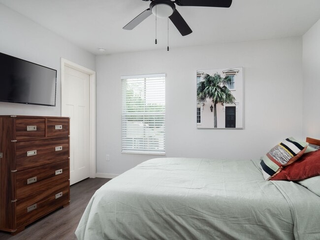 Building Photo - 4 Bedroom, 4 Bathroom House