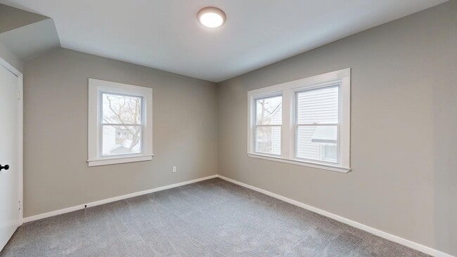 Building Photo - Old Brooklyn Area - 3 Bedrooms - Single Fa...