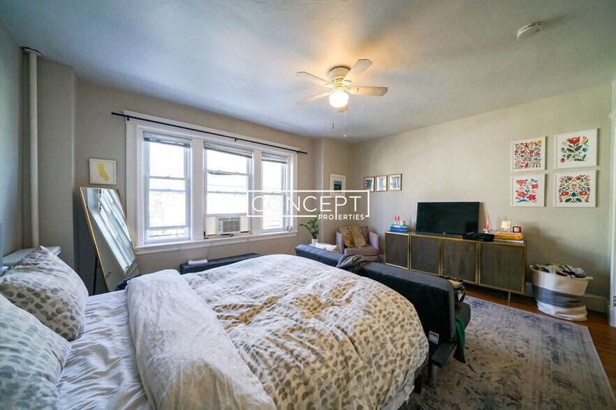 Building Photo - 11 Gray St