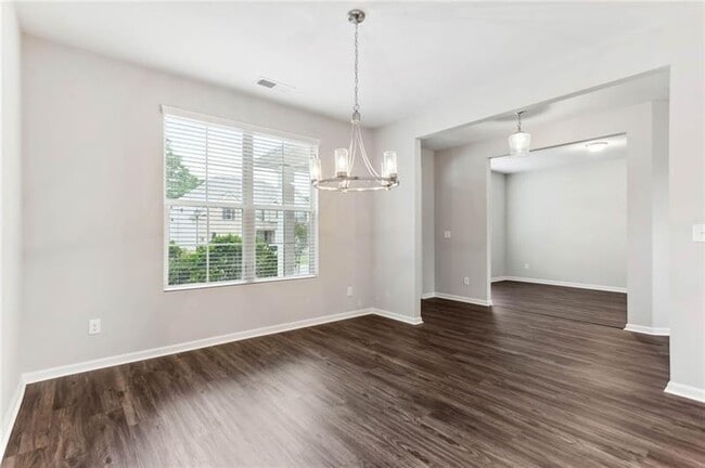 Building Photo - 5530 Mirror Lake Dr