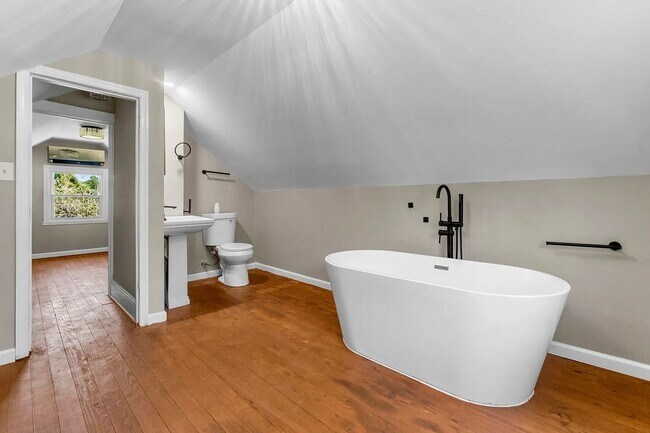 Building Photo - 2302 Lighthouse View Dr