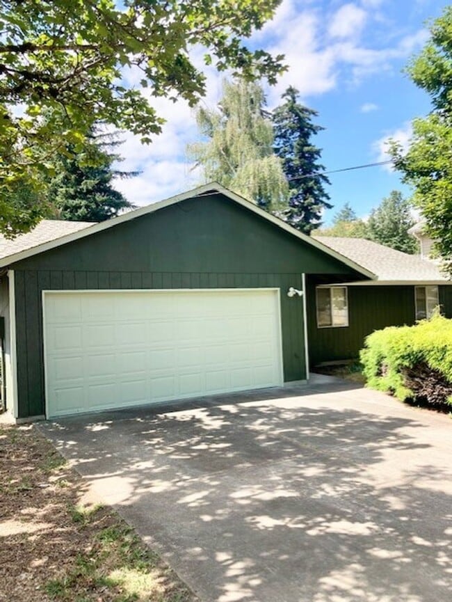 Building Photo - Charming 3 Bedroom, 2 Bathroom Gresham Home