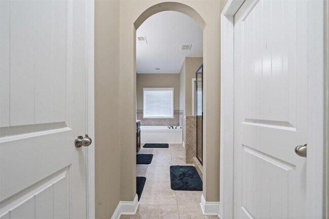 Building Photo - 3355 Palmer Lake Pointe