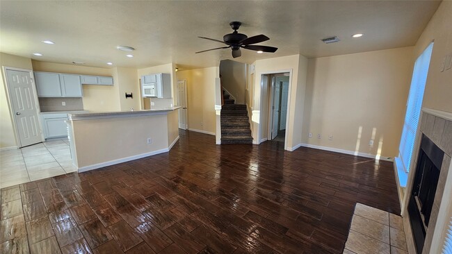 Building Photo - 2320 Shady Pine Dr
