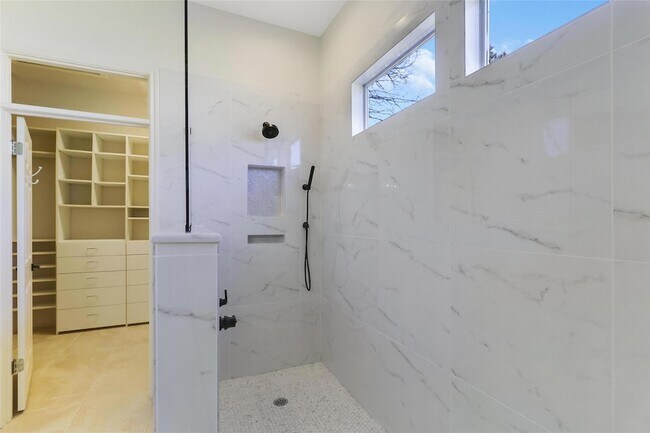 Building Photo - 109 Sunflower St