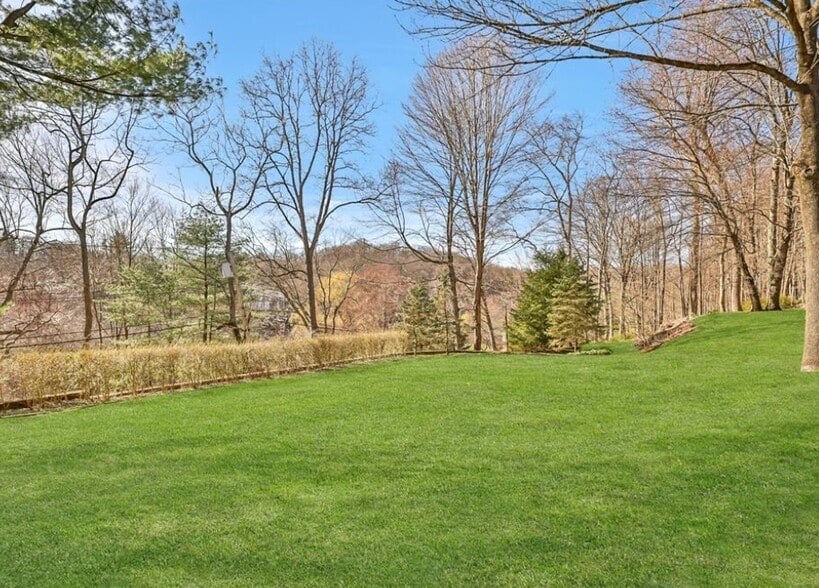 Building Photo - 16 Faraway Rd