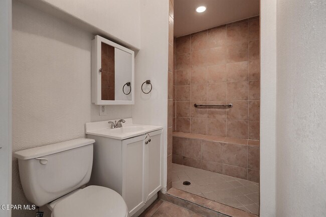 Building Photo - 6030 Laguna Vista Dr