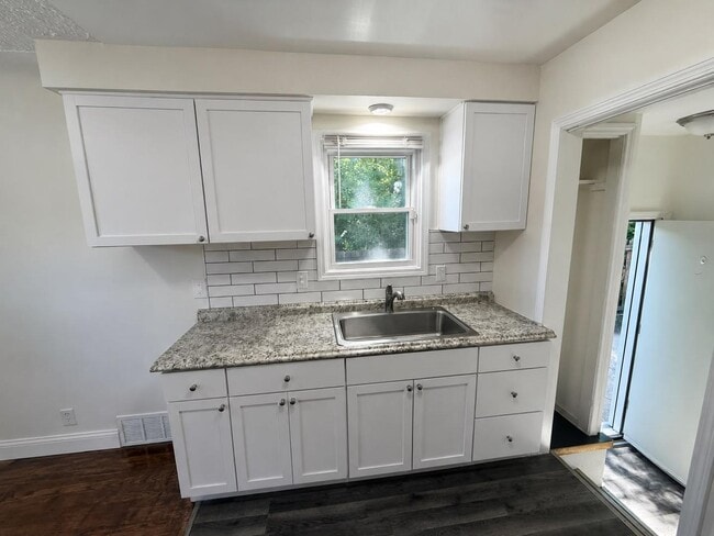Building Photo - 11031 Courville St