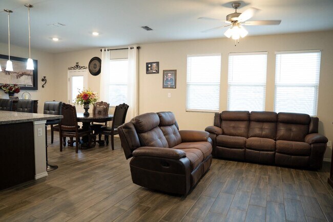 Building Photo - 4207 Lorisa Dr