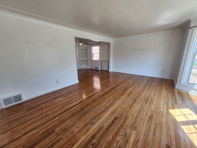 Building Photo - 3532 Normandy Rd