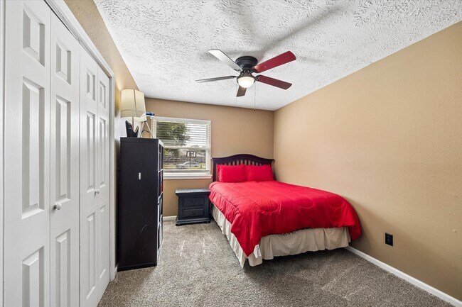 Building Photo - 6223 Vinewood Ln