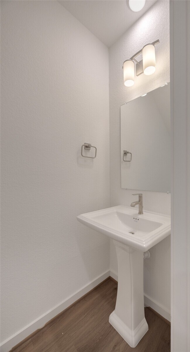 Building Photo - 2031 Longmire Villas Ct