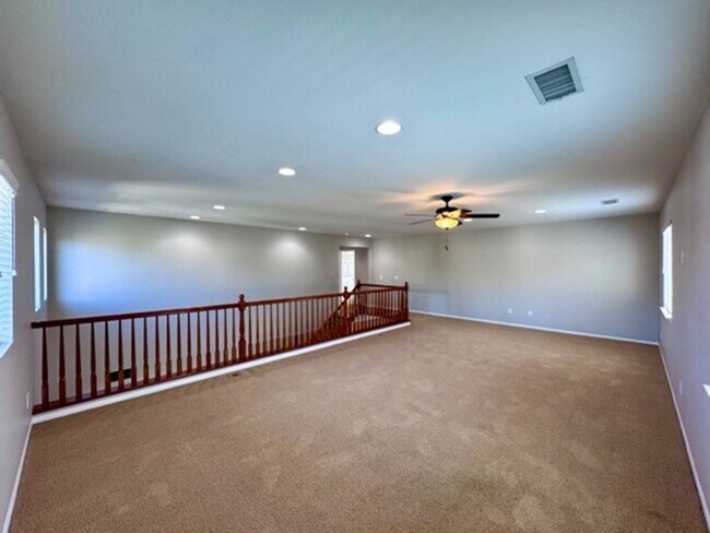 Building Photo - Oversized 5 bedroom Copper Canyon Murrieta...