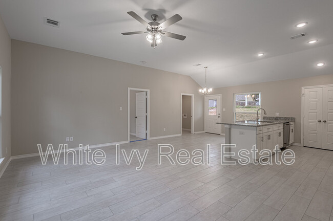 Building Photo - 49 Hickory Bend