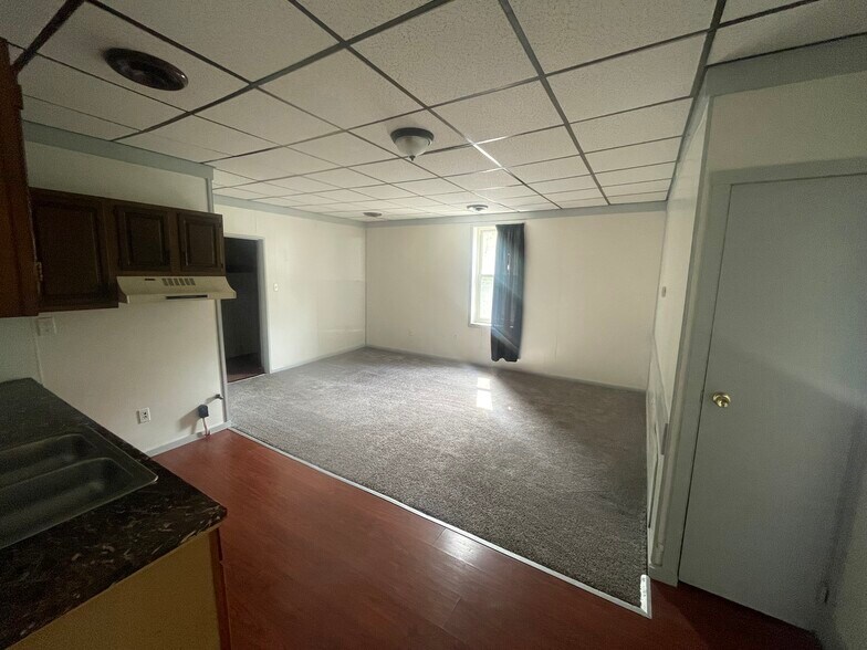 Building Photo - 410 W 5th Ave