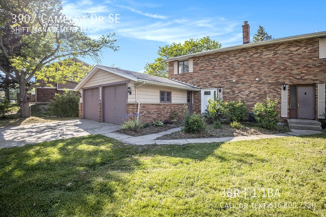 Building Photo - 3907 Camelot Dr SE