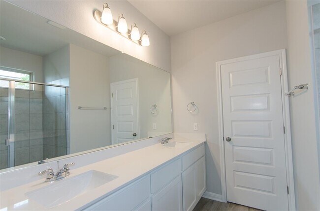 Building Photo - 905 Olive Creek Dr