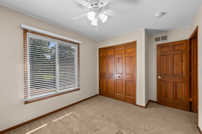 Building Photo - 38636 Rutgers Dr