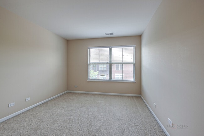 Building Photo - 726 Summit Ln
