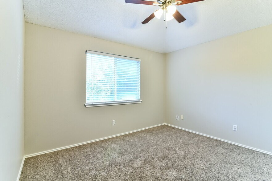 Building Photo - 17103 Spruce Run Dr