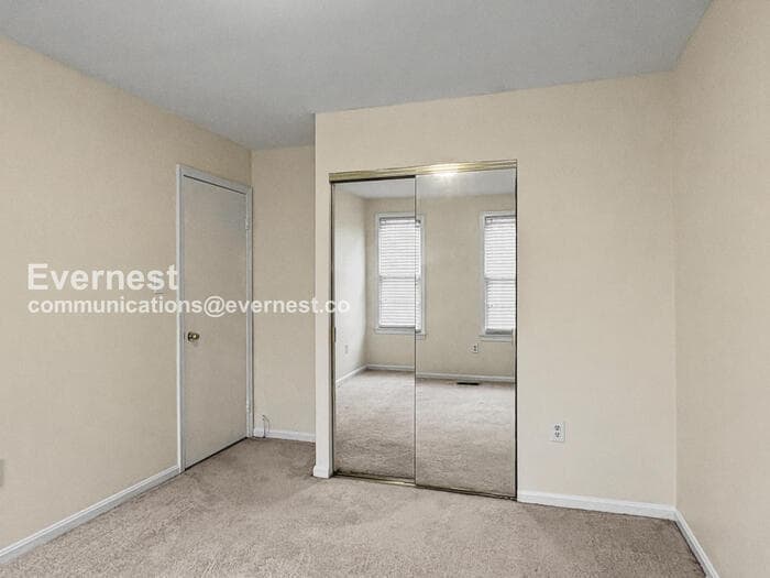 Building Photo - 9005 Heatherfield Ct