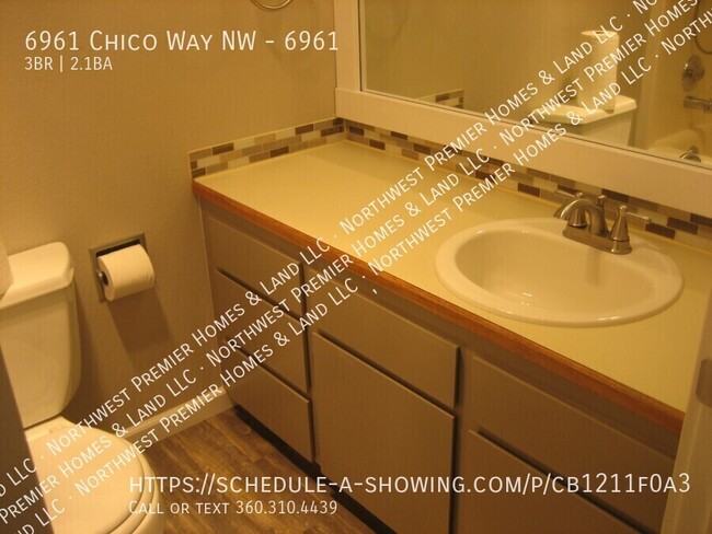 Building Photo - Chico Way Townhouse