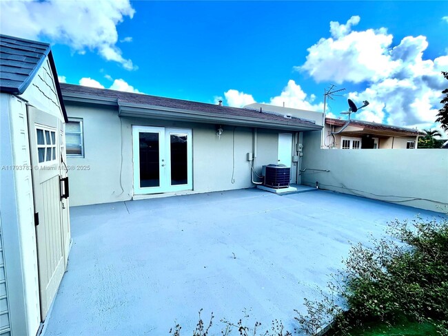 Building Photo - 4308 SW 130th Ct