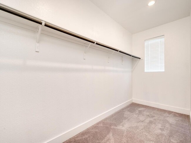 Building Photo - 305 Bridgeford Dr