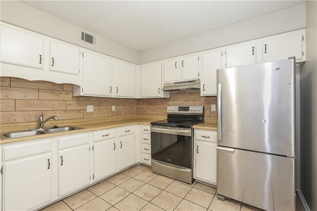 Building Photo - 442 Sherwood Oaks Rd
