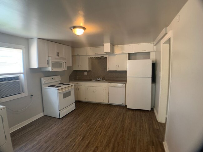 Building Photo - 1 Bed Duplex OKC