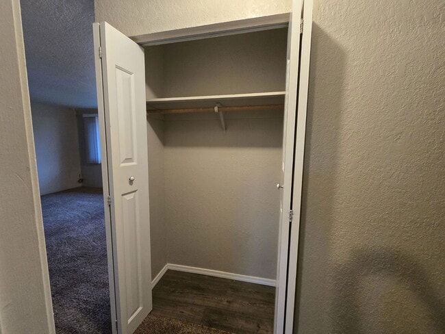 Building Photo - 146 NE Atkinson Ct