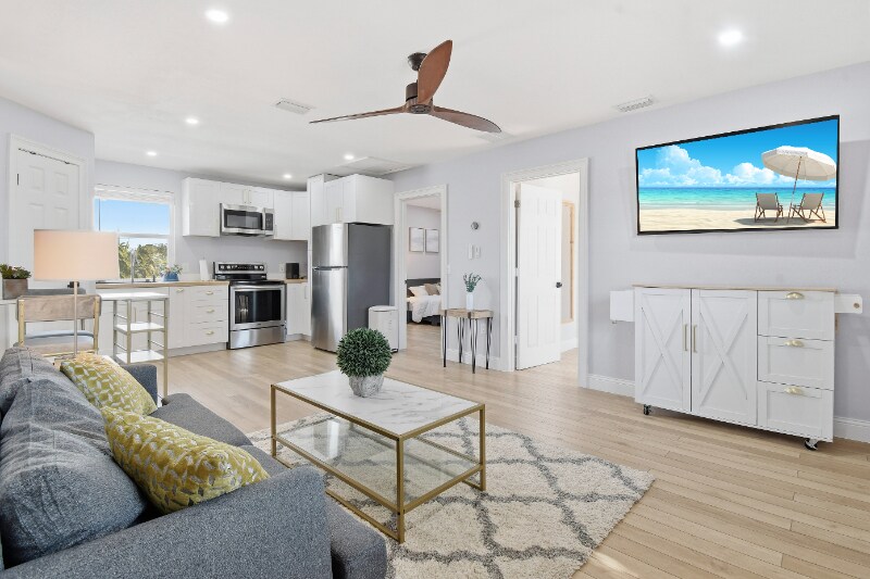 Building Photo - 3114 Dupont St S