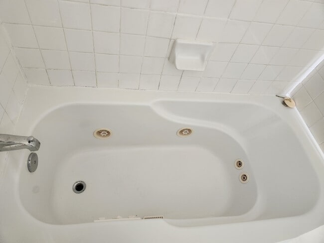 Building Photo - 4965 Universal Heights