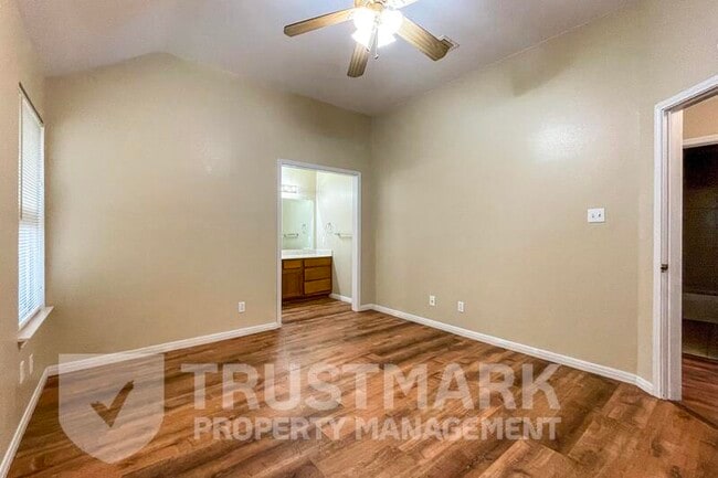 Building Photo - 2407 Armadillo Dr