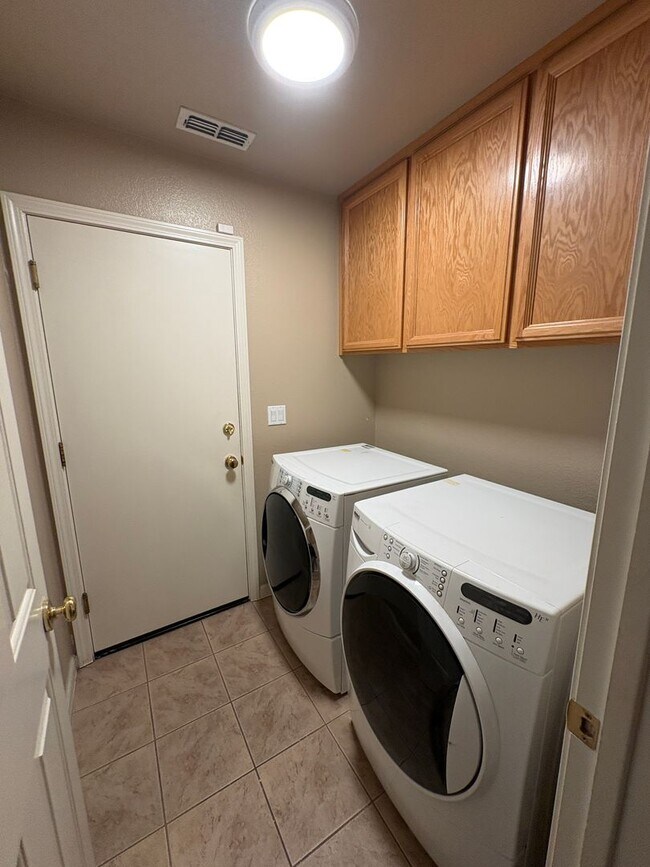 Building Photo - 148 Mike Gartrell Cir