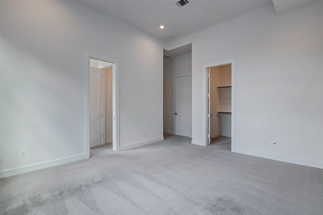 Building Photo - 8926 Spring Knoll Forest Dr