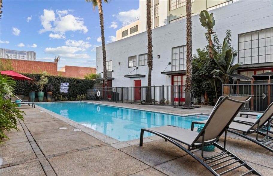 Building Photo - 420 S San Pedro St