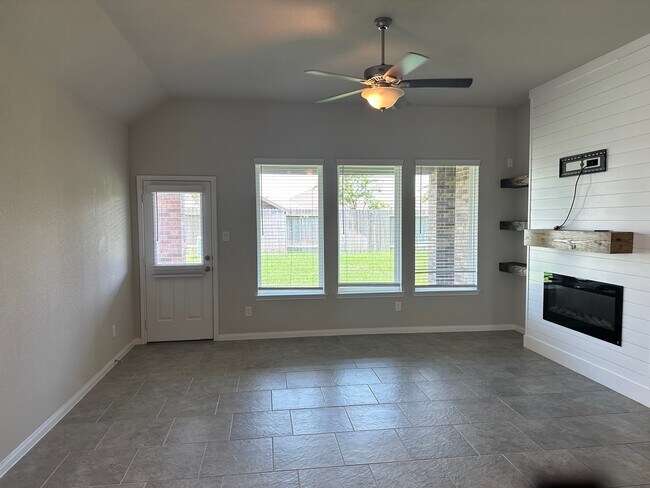 Building Photo - 7331 Saddle Tree Dr