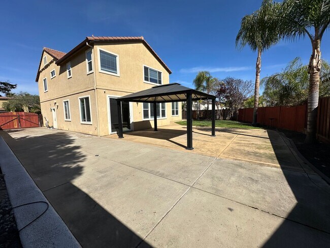 Building Photo - Gorgeous 6 Bedroom, 3 Bath Antioch Home