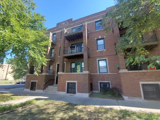 Primary Photo - 5003 S Prairie Ave