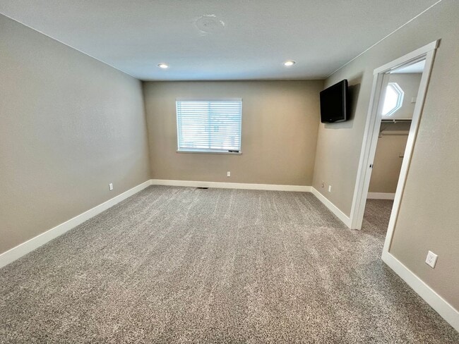 Building Photo - Spacious 3 bed, 2.5 bath home in Central Fort Collins