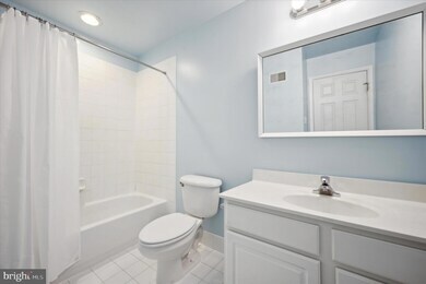 Building Photo - 434 W 5th Ave