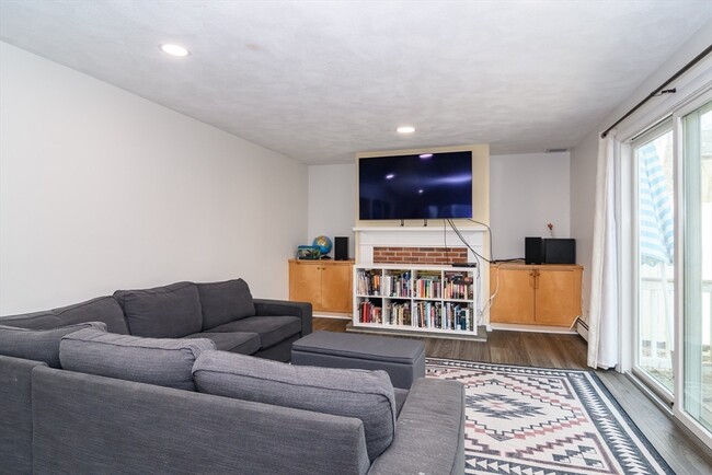 Building Photo - 24 Homeward Ln