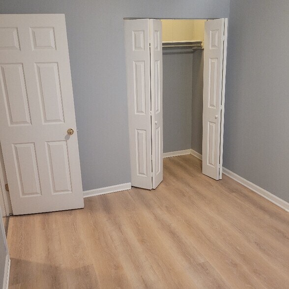 Building Photo - 4915 S Drexel Blvd