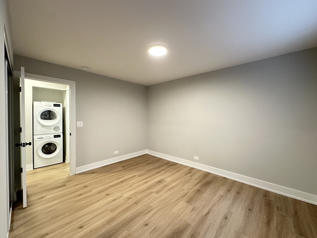 Building Photo - 516 W Aldine Ave