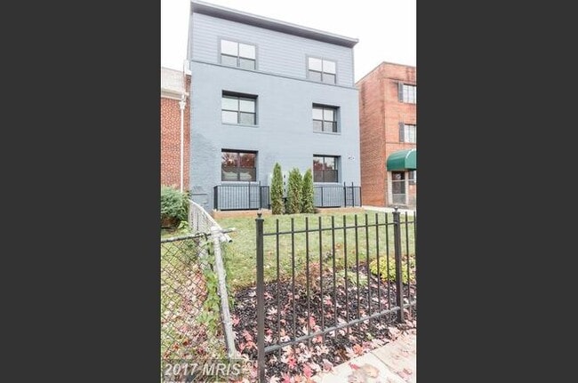 Building Photo - 1258 Holbrook Terrace NE