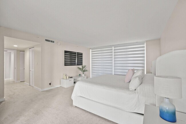 Building Photo - 3440 S Ocean Blvd