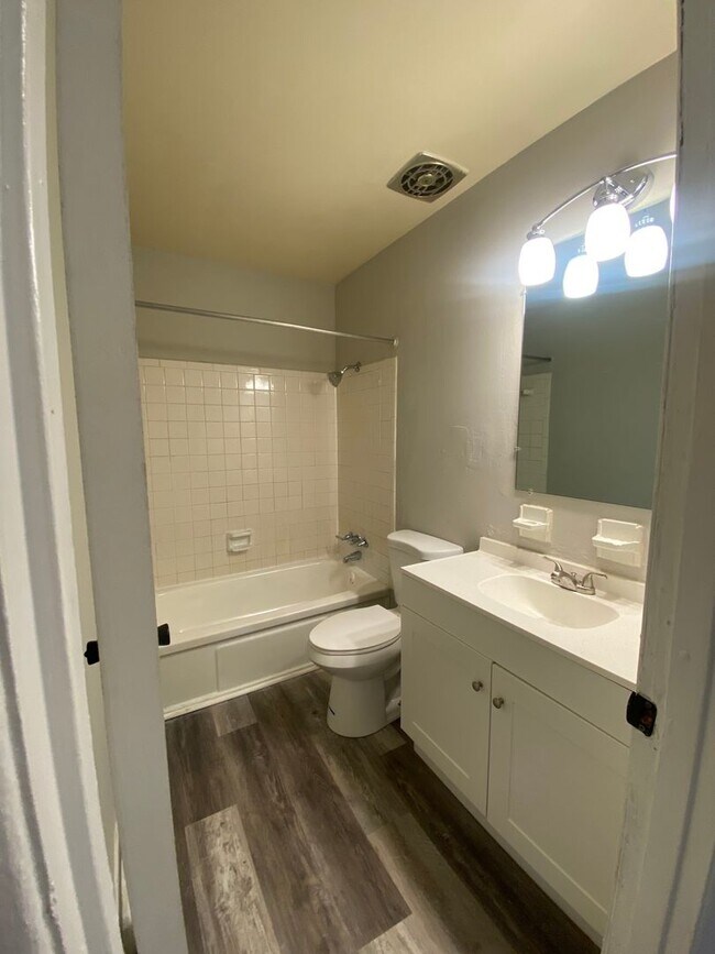 Building Photo - 4934-4942 Queens Avenue